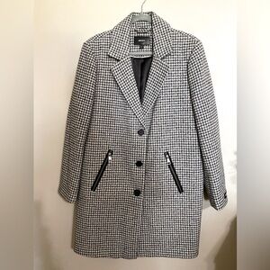 NWOT! DKNY Houndstooth coat. Size large, black and white.